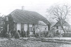 Forsthaus von Haus Bevern mit dem alten Archivturm