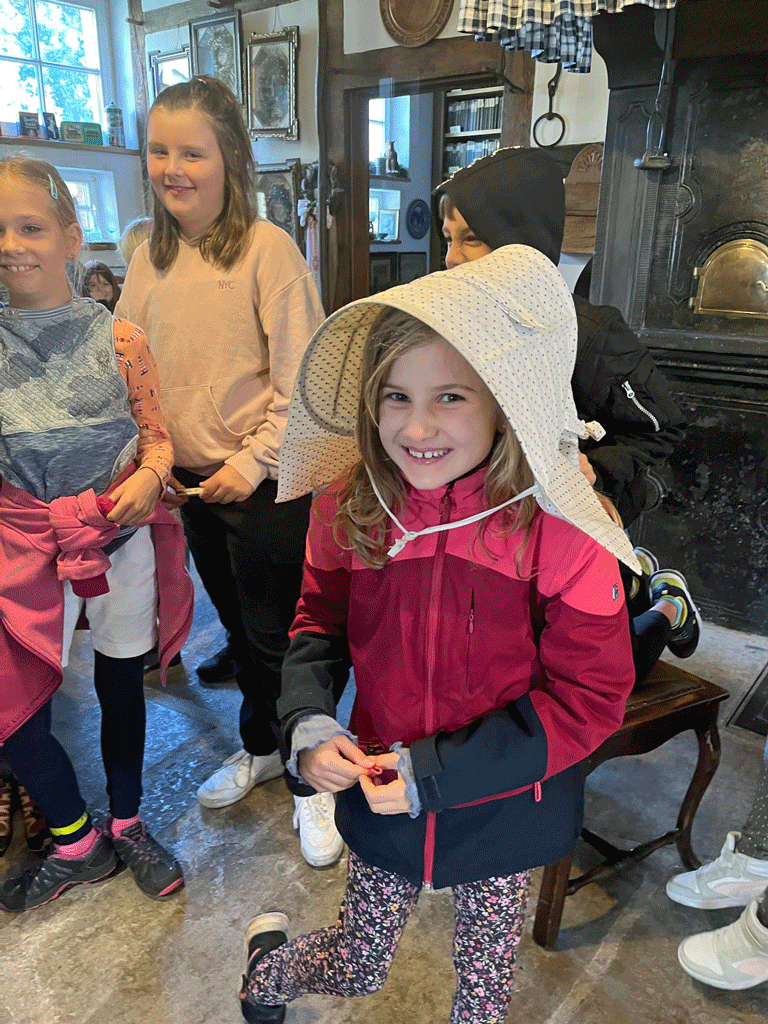 Besuch aus der Ambrosius Grundschule im Heimathaus